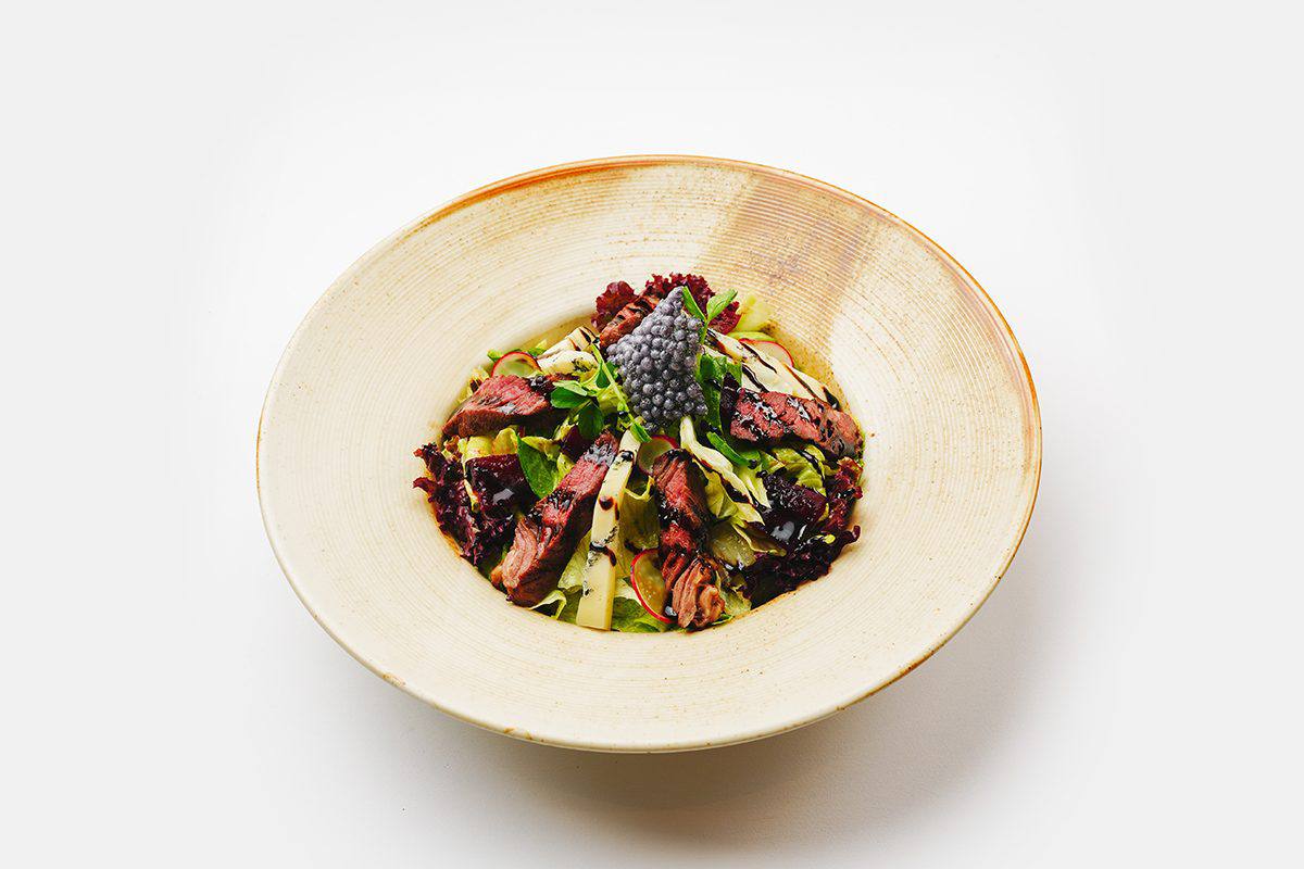 بیف بازیل سالاد کافه جولای